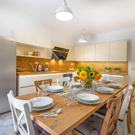 Awesome In * Smarje (Koper)