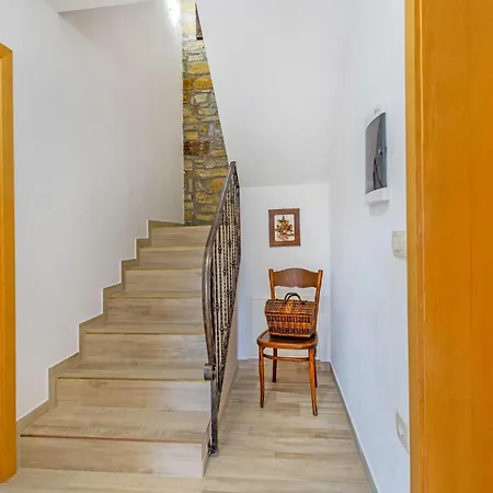 Vikendica Awesome In