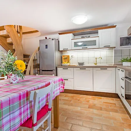 Vikendica Awesome In *