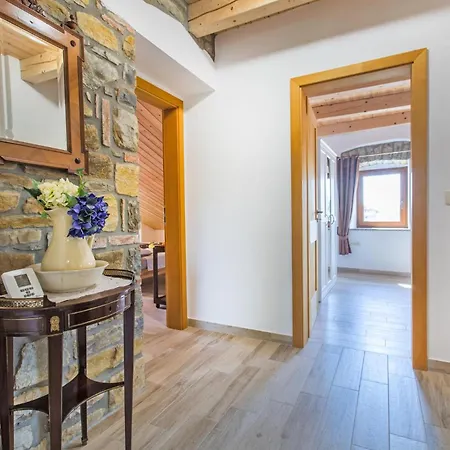 Vikendica Awesome In