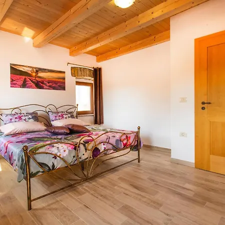 Vikendica Awesome In Smarje (Koper)