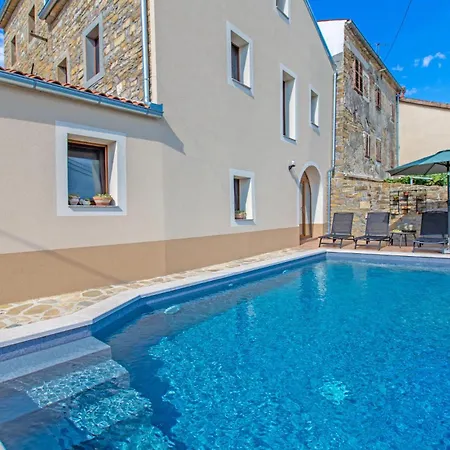 Vikendica Awesome In *