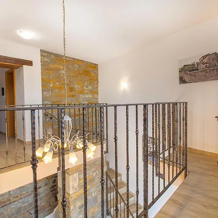 Vikendica Awesome In Smarje (Koper)