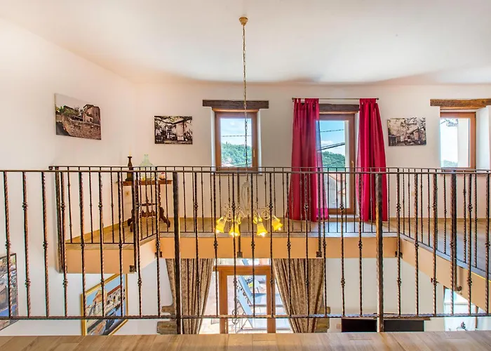 Vakantiehuis Awesome In Šmarje