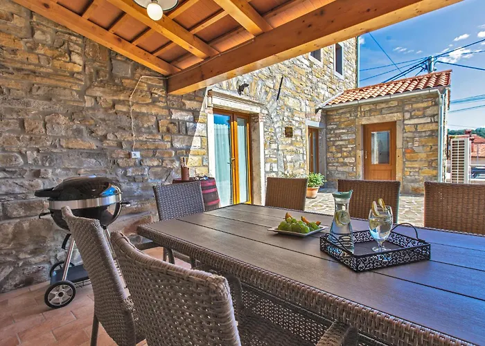 Vakantiehuis Awesome In Šmarje